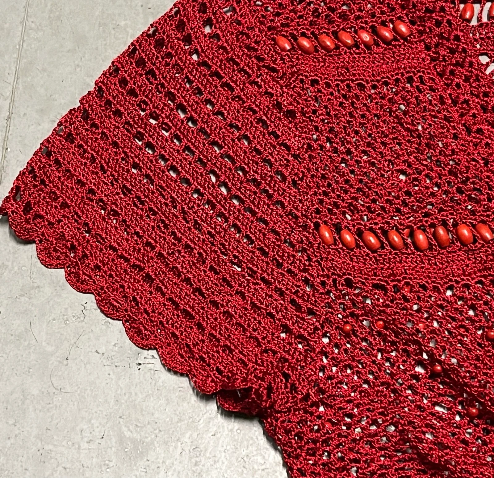 Bolero de ganchillo rojo con cuentas – photo 7